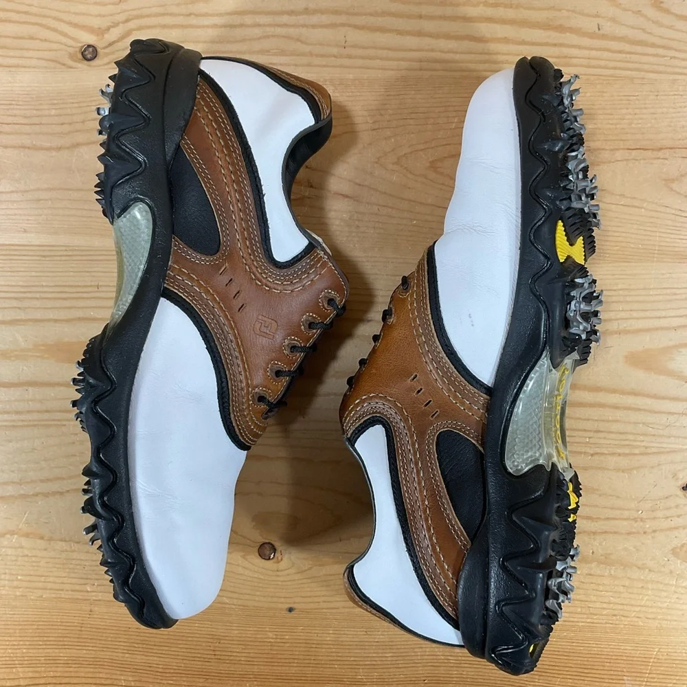 FootJoy Contour Series Saddle Golf Shoes
# 54024
Men’s 8.5 M
White Brown Black - Picture 6 of 9